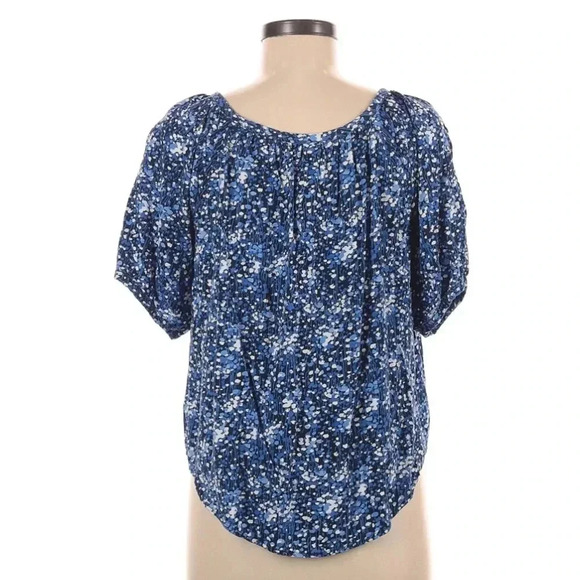 Women’s Abercrombie and Fitch top size medium blouse - Picture 2 of 4